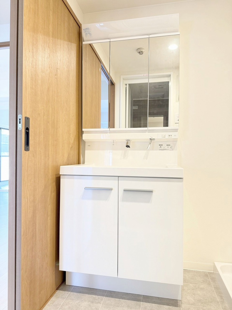 LIXIL EVシリーズ 洗面化粧台 W750 D500 | リサイクル買取専門 タカラ