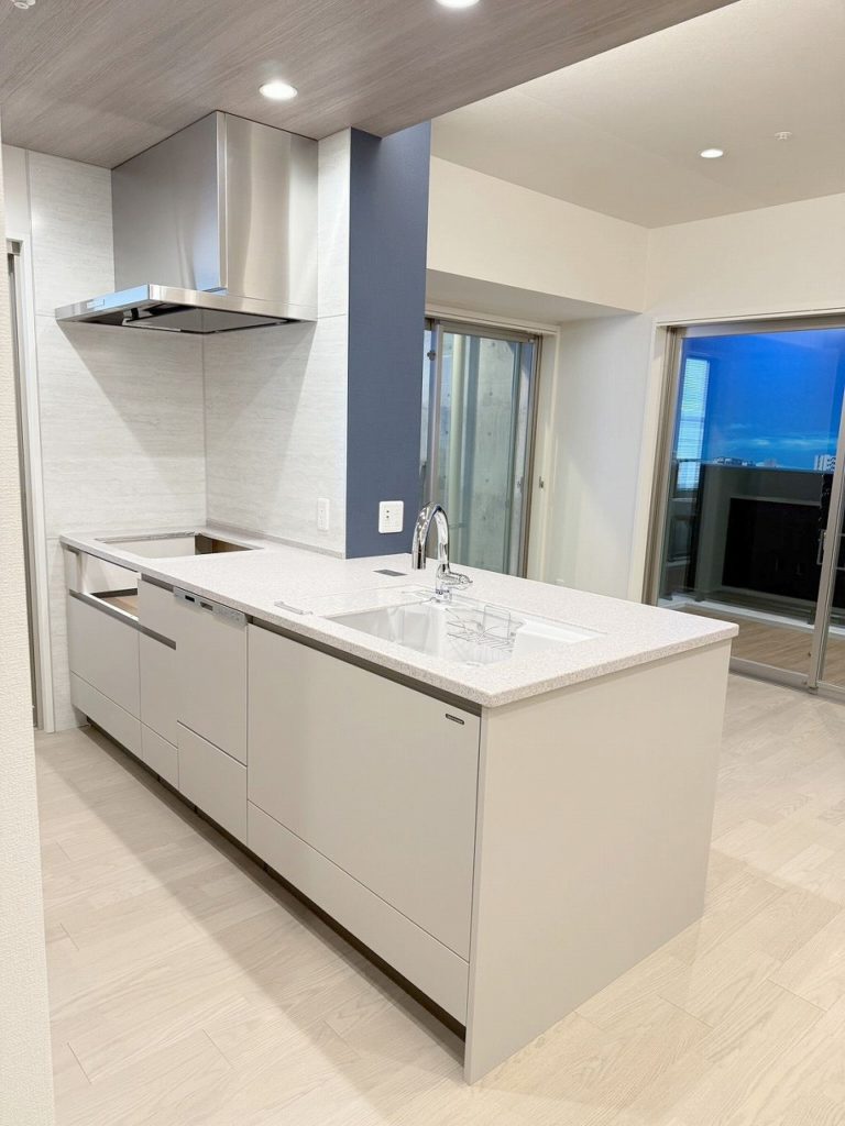 タカラスタンダード システムキッチン センセー水栓・対面収納付