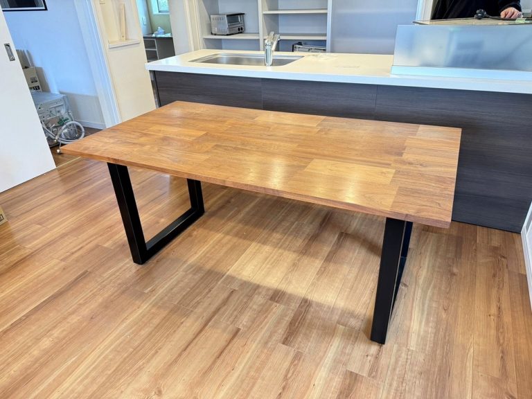 マスターウォール モザイク ダイニングテーブル